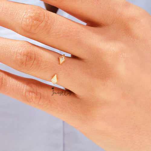 0.90Ct Round Cut Diamond Arrow Wrap Ring For Her