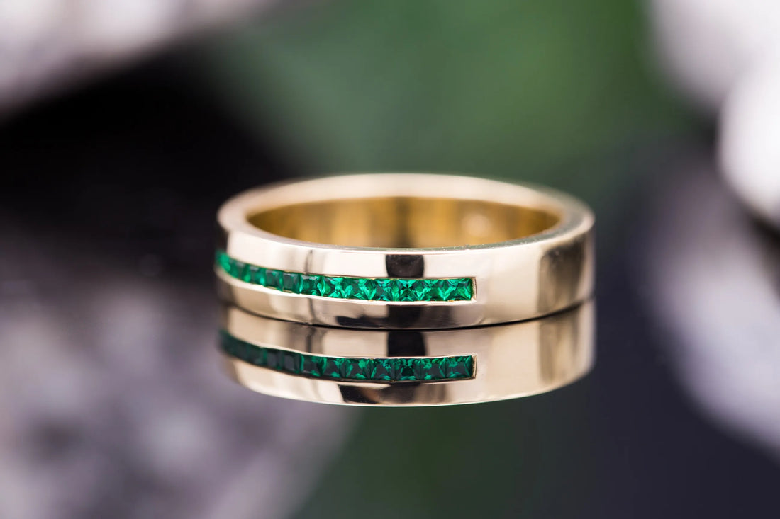 Verdant Crown Emerald Invisible-Set Wedding Ring