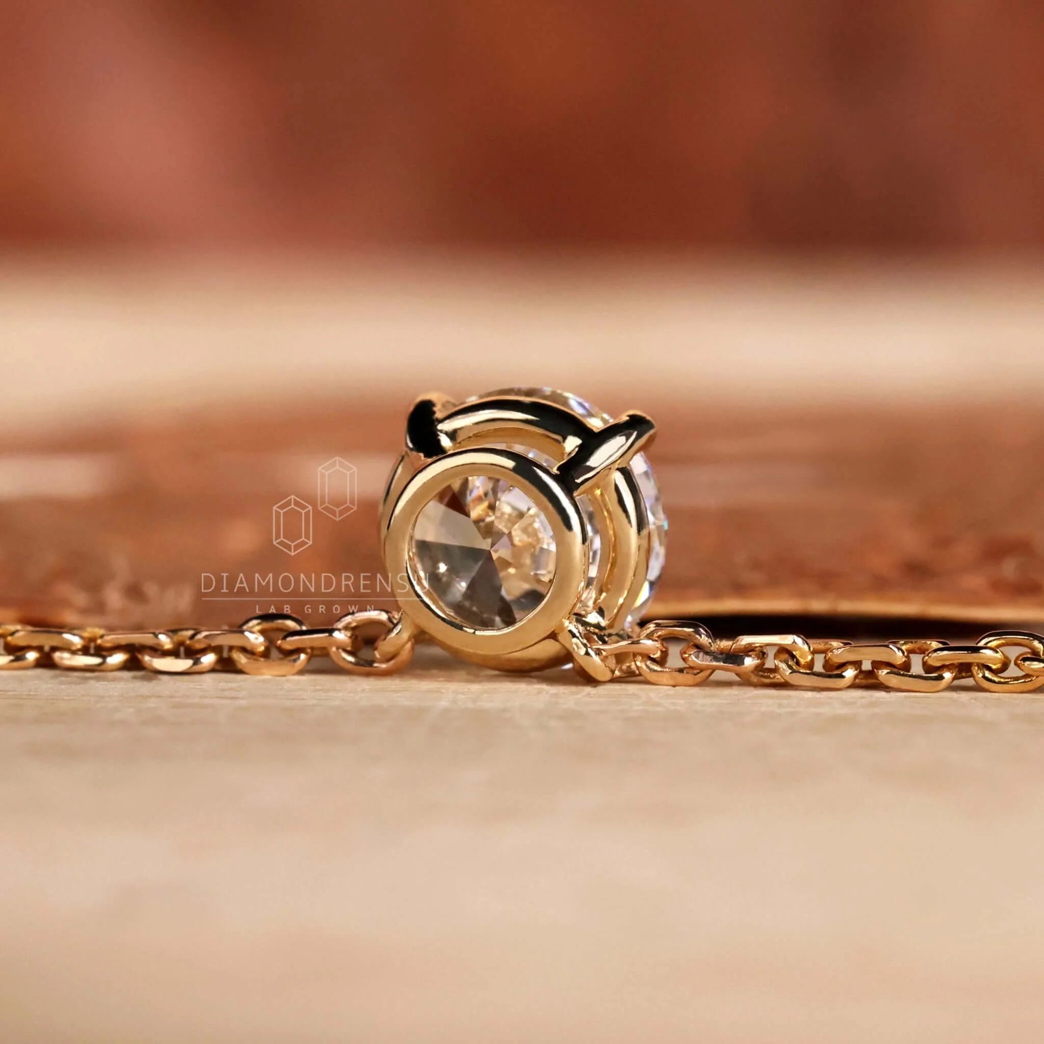 Natural 0.90Ct Round Cut VVS1 Diamond Pendant 14K Gold