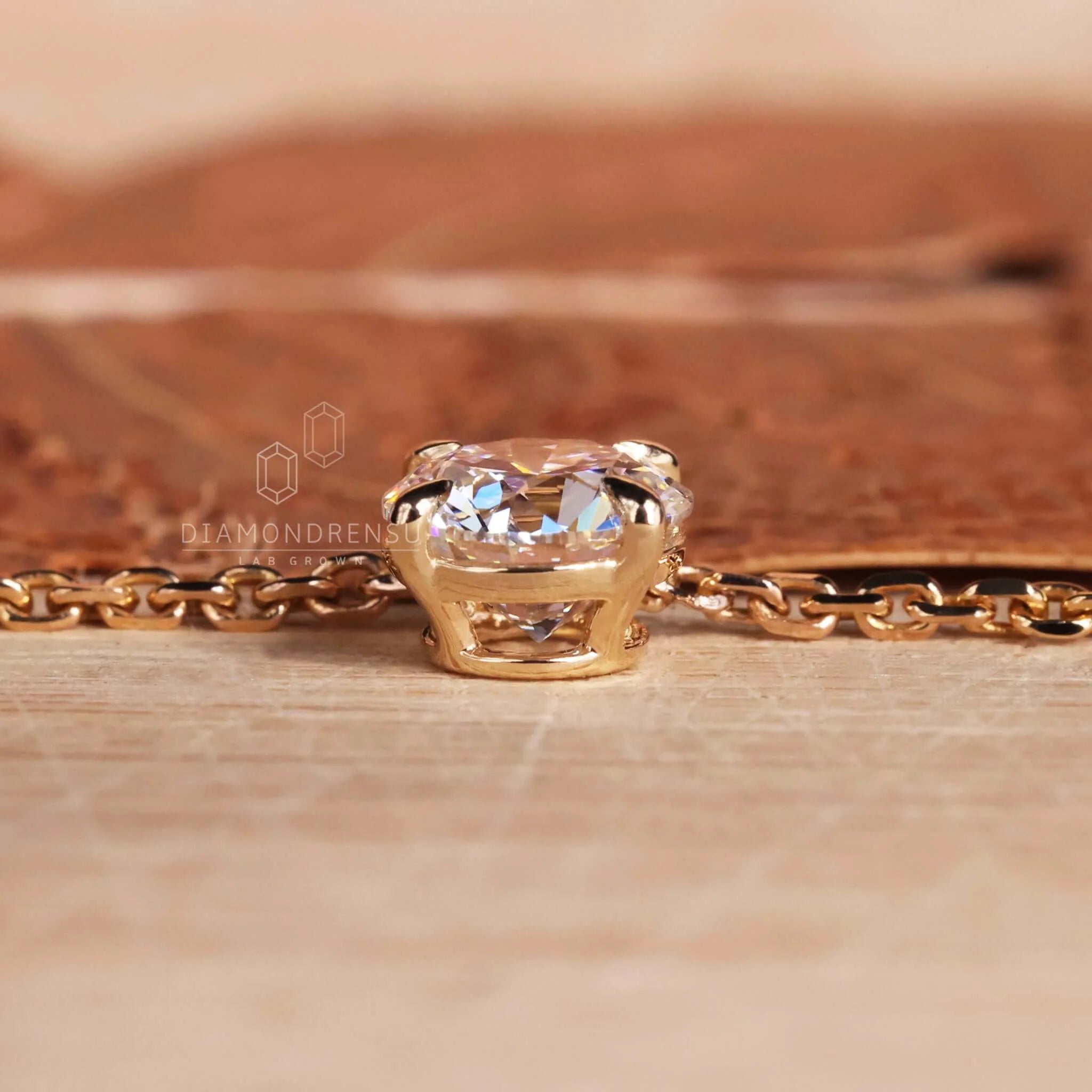 Natural 0.90Ct Round Cut VVS1 Diamond Pendant 14K Gold