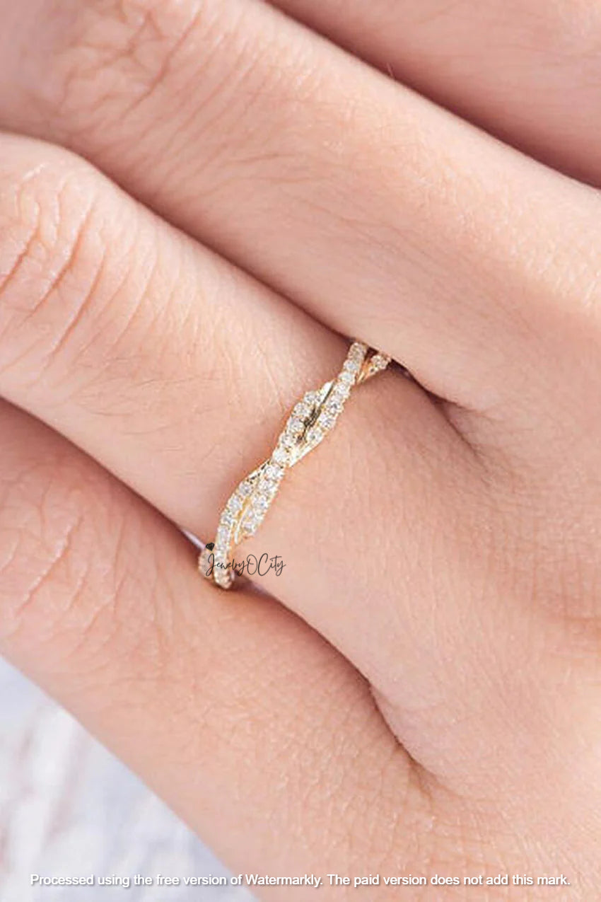 1.90Ct Round Cut Twisted VVS1 Diamond Engagement Band For Her