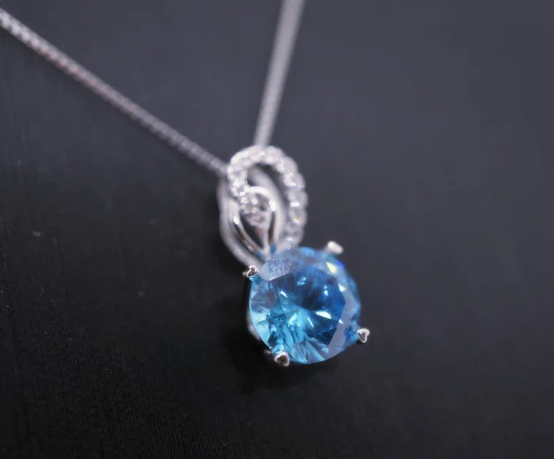 2.40Ct Round Cut Aquamarine & Diamond Solitaire Pendant For Her