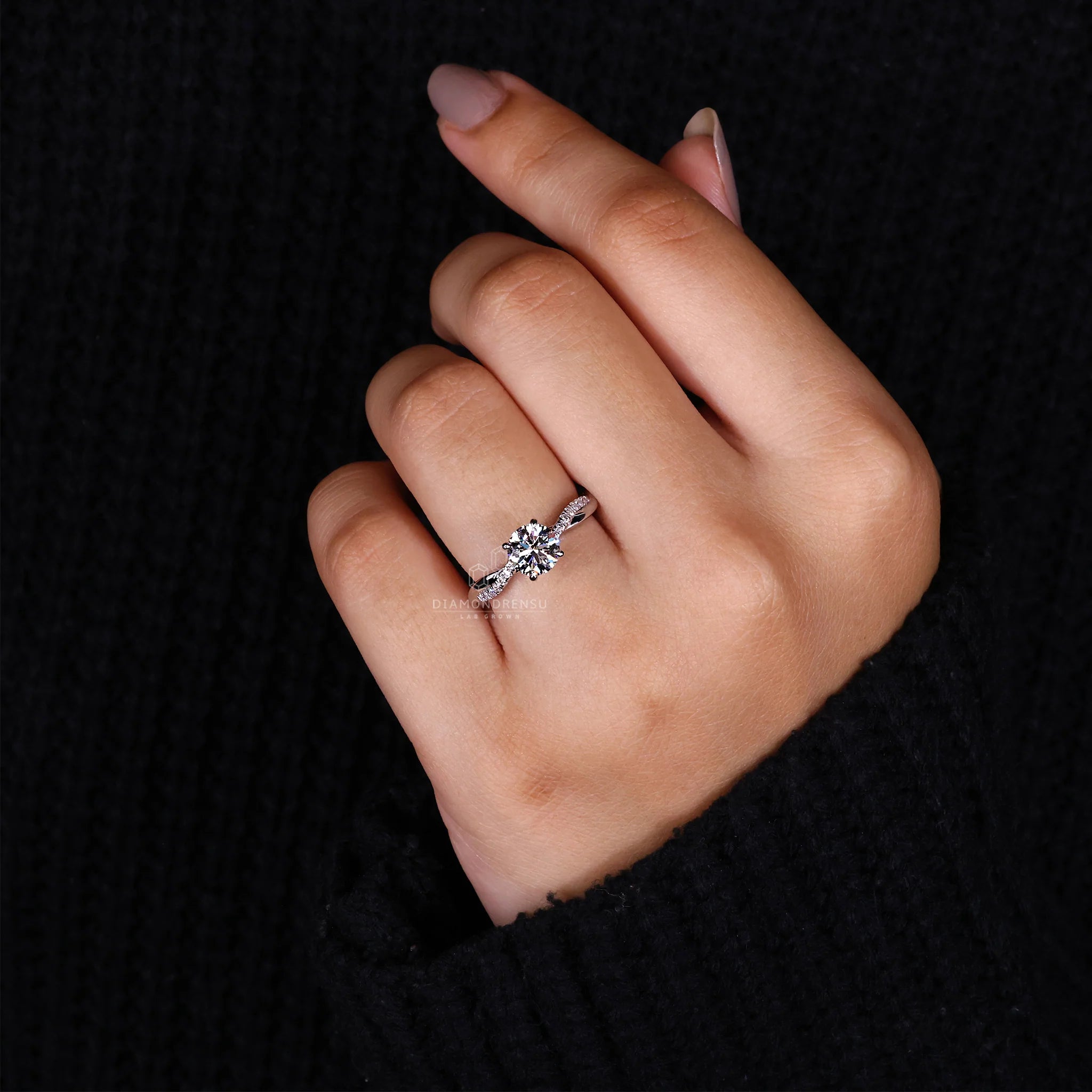 3.00Ct Round Cut Diamond Twisted Engagement Ring For Her