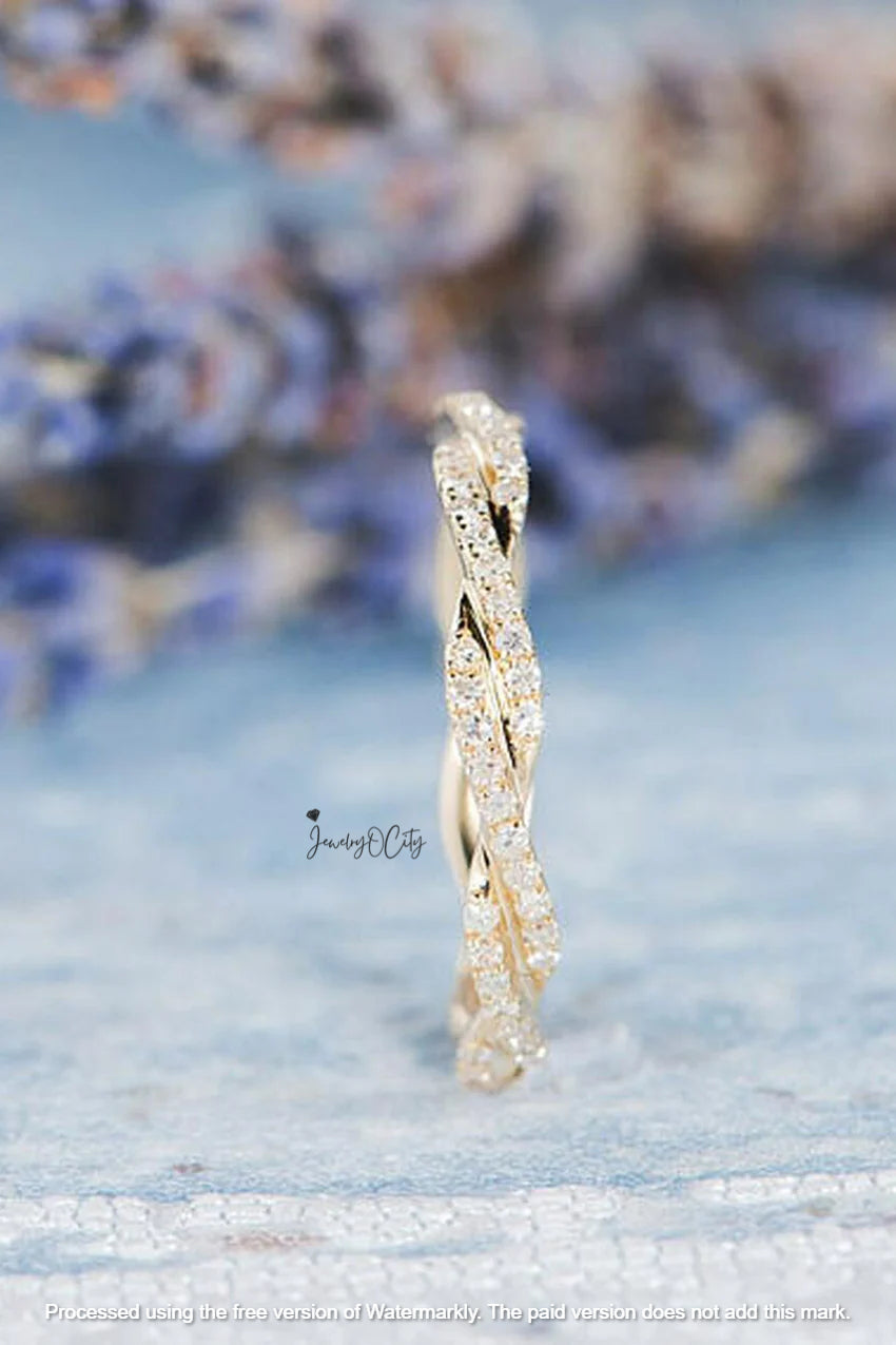 1.90Ct Round Cut Twisted VVS1 Diamond Engagement Band For Her