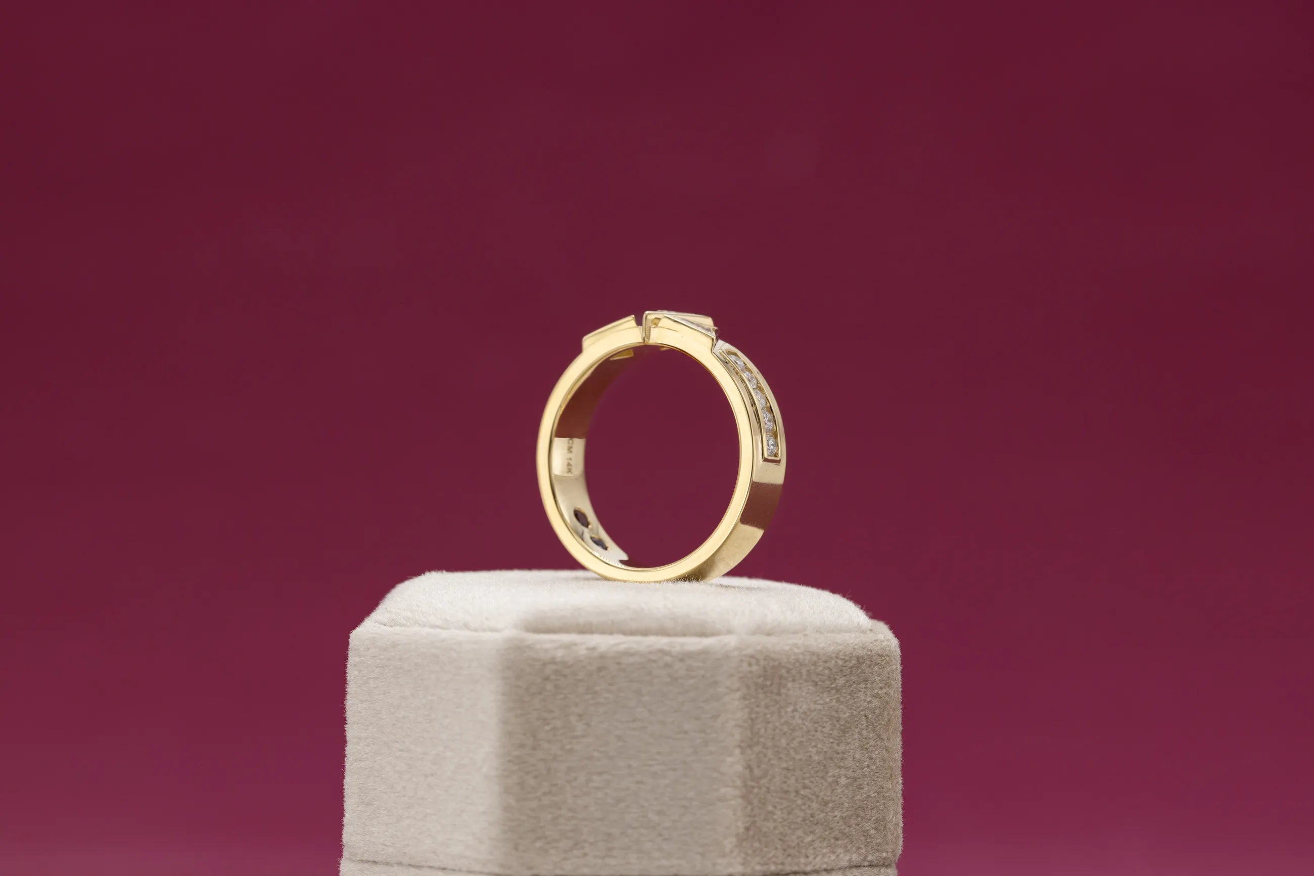 Three-Stone Trillion Cut Moissanite Wedding Band – Unisex