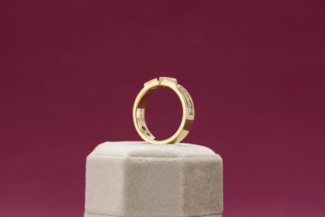 Three-Stone Trillion Cut Moissanite Wedding Band – Unisex