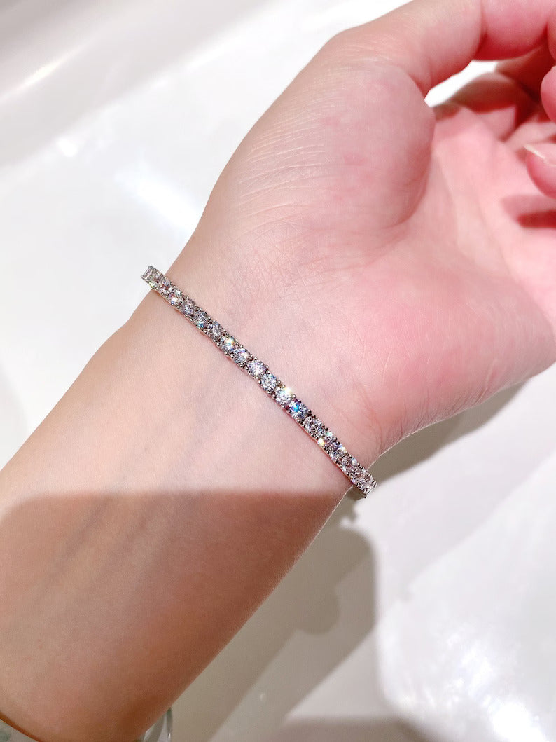 Elegant unisex tennis bracelet with lab diamonds