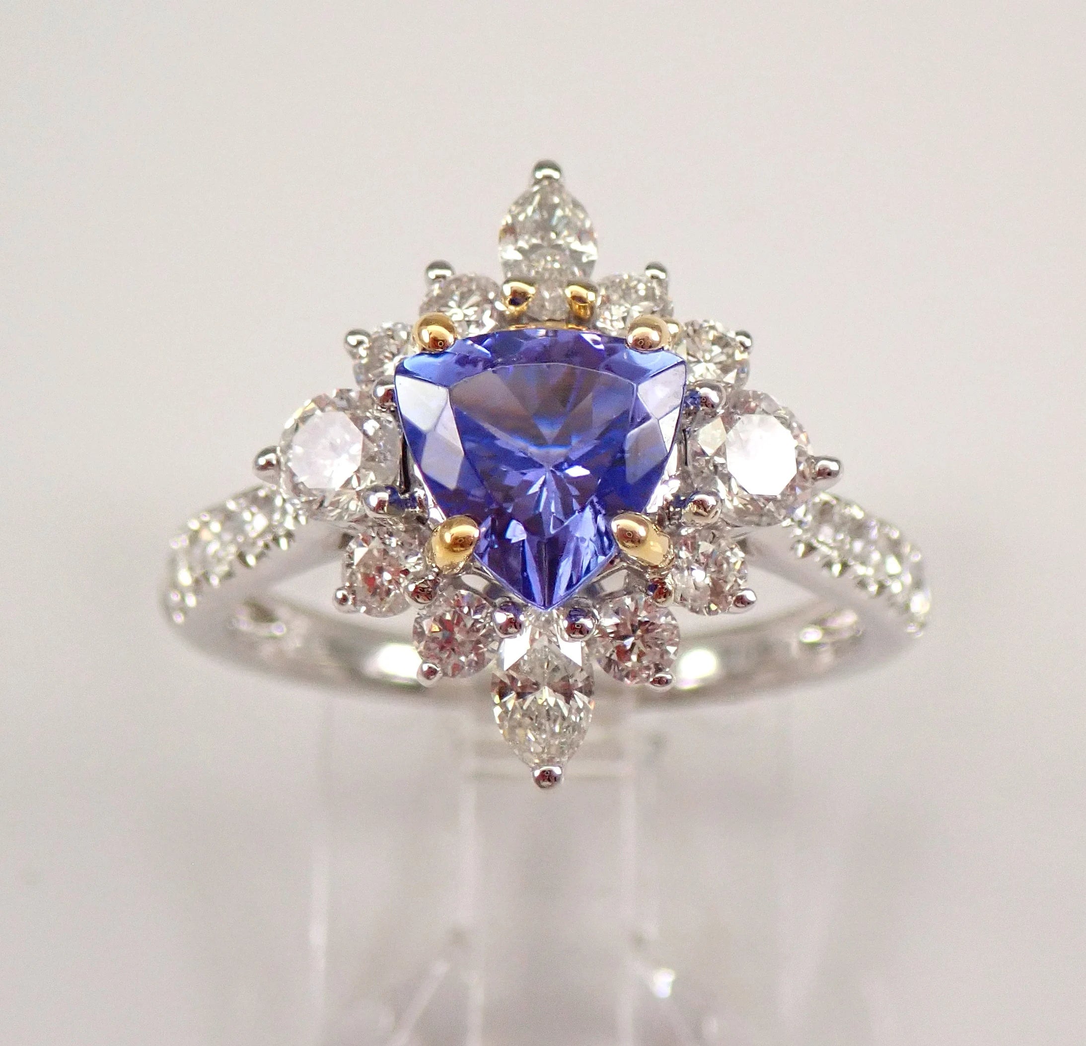 Luxury Sapphire Heart Engagement Ring