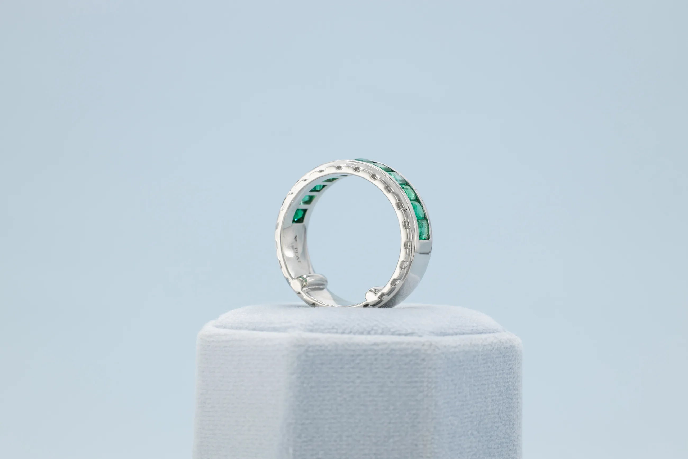 Unisex emerald ring for wedding and anniversary