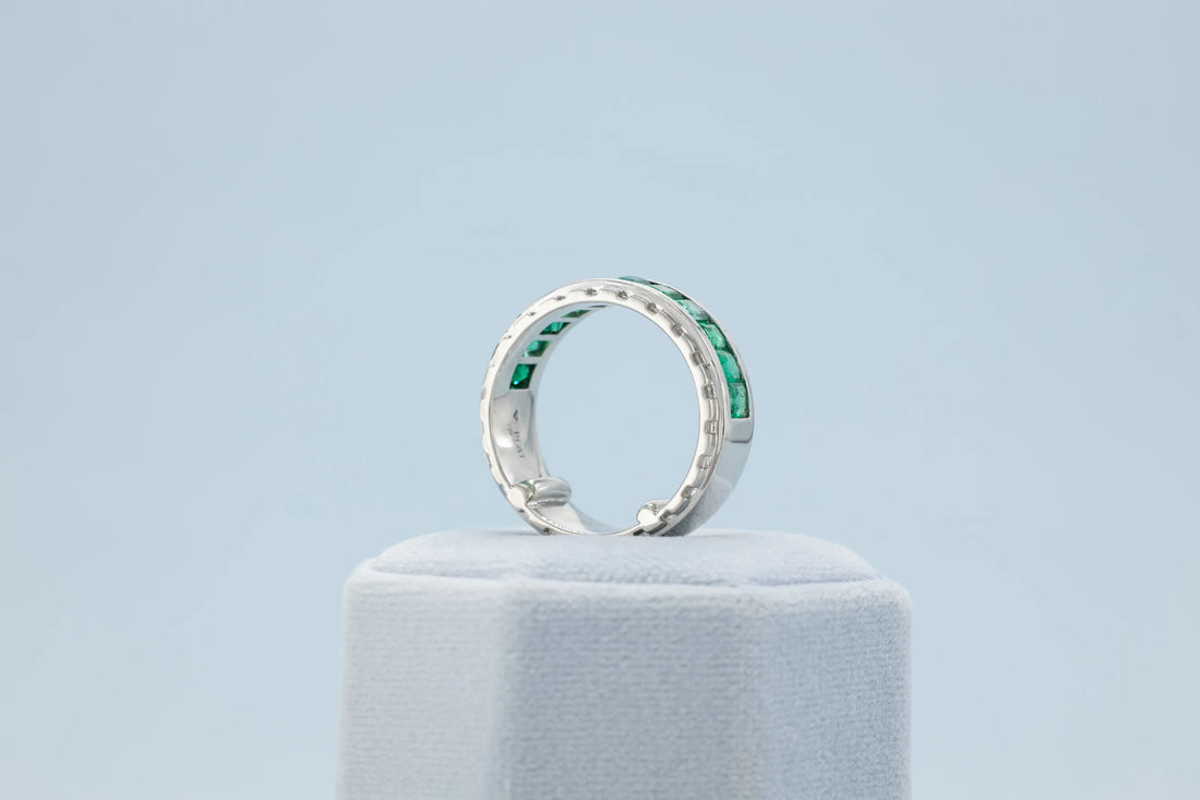 Unisex emerald ring for wedding and anniversary