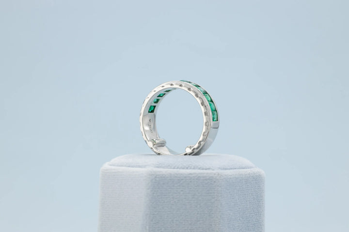 Unisex emerald ring for wedding and anniversary