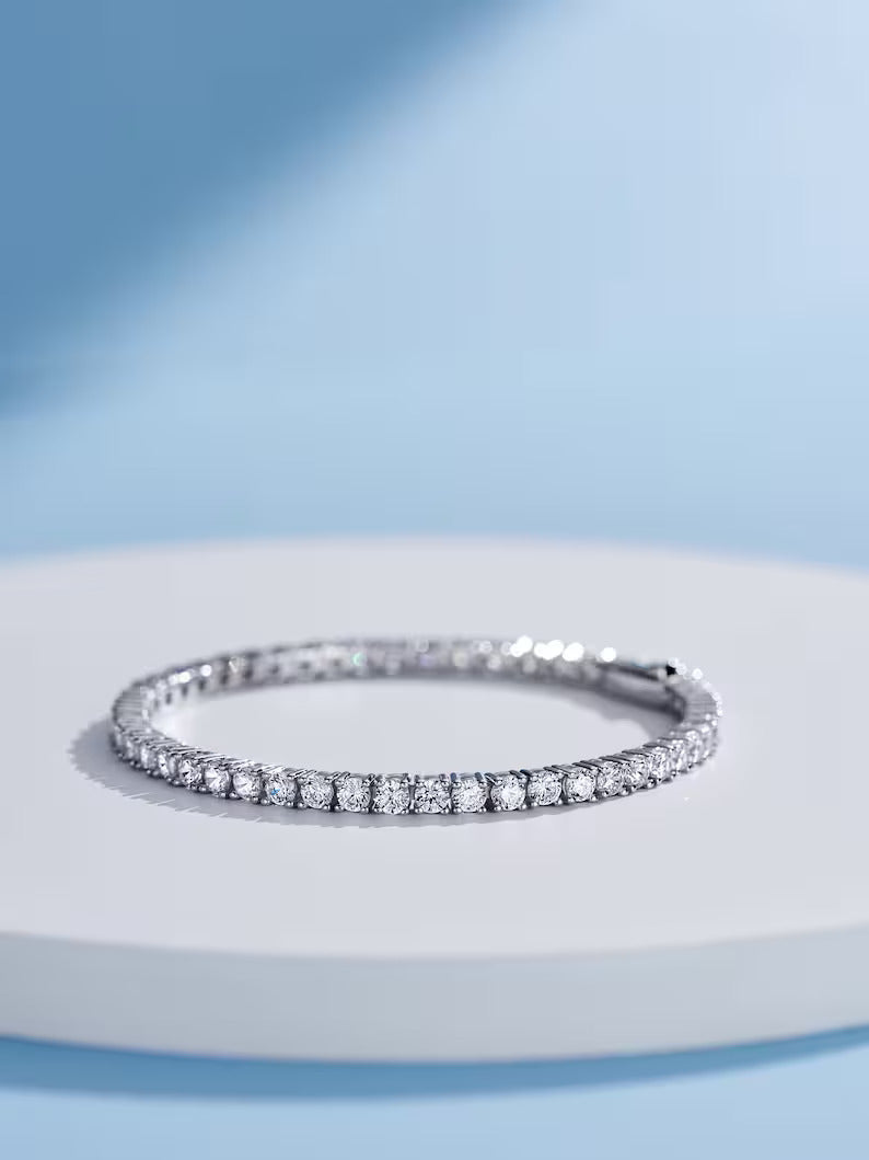 Unisex lab grown diamond bracelet close up view