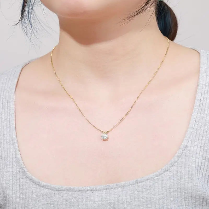 V-Bale Diamond Pendant Jewelry