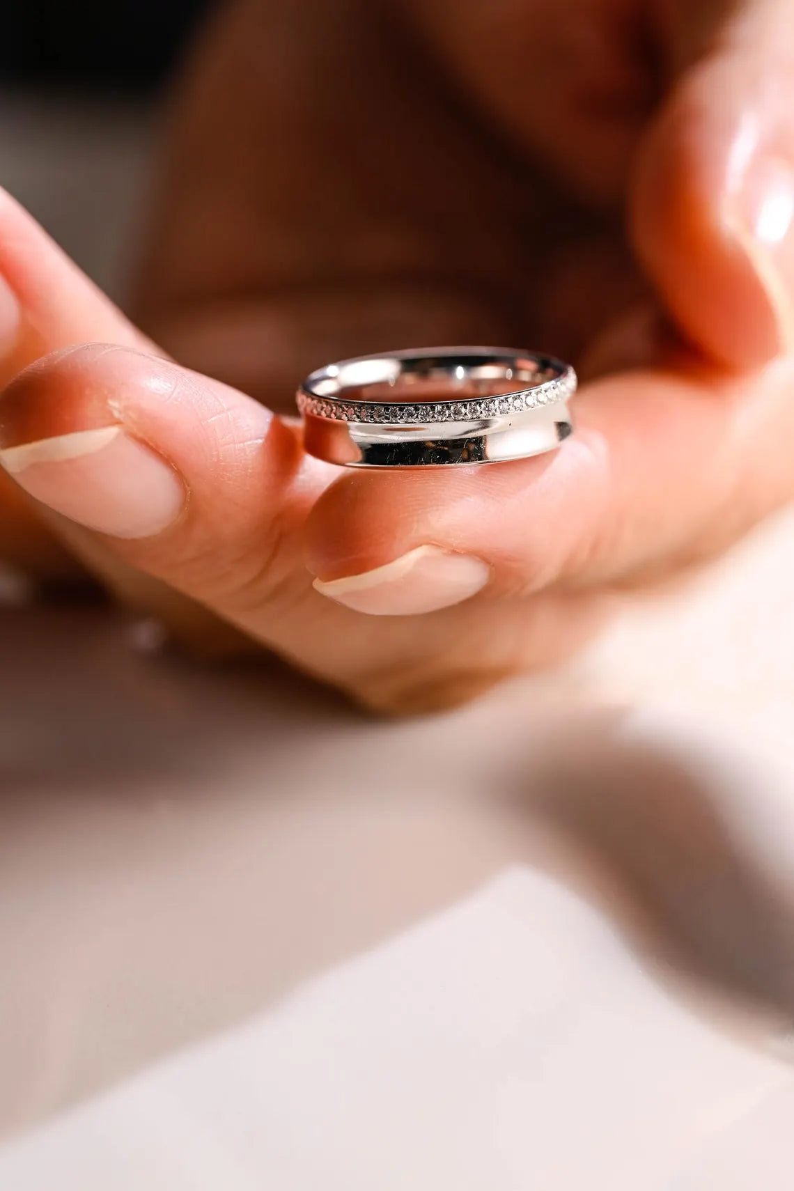 plain gold unisex wedding ring