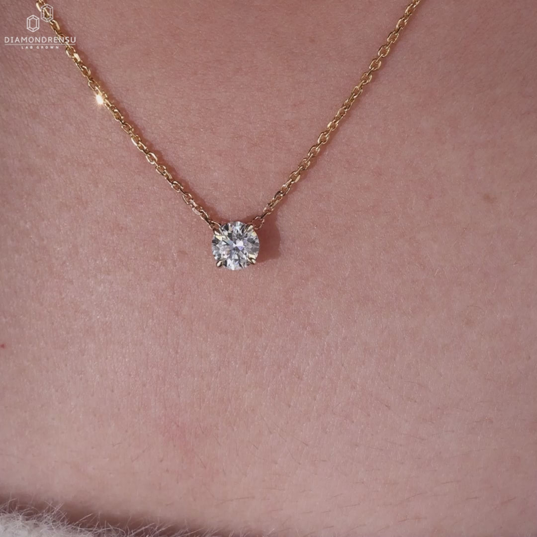 Natural 0.90Ct Round Cut VVS1 Diamond Pendant 14K Gold