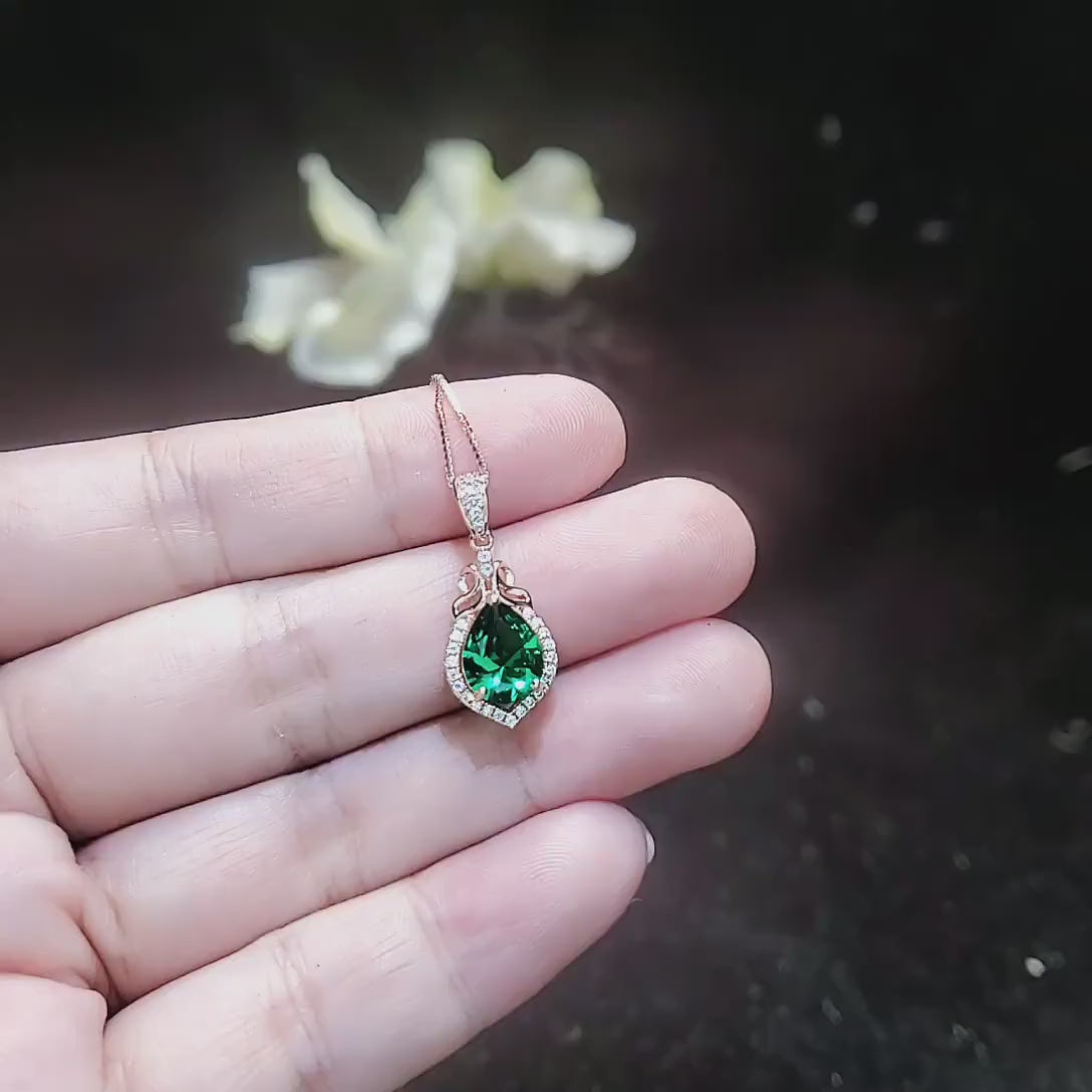 3Ct Round Cut Green Emerald & Diamond Flower Pendant For Her