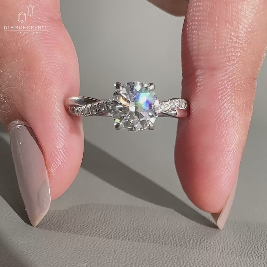 3.00Ct Round Cut Diamond Twisted Engagement Ring For Her