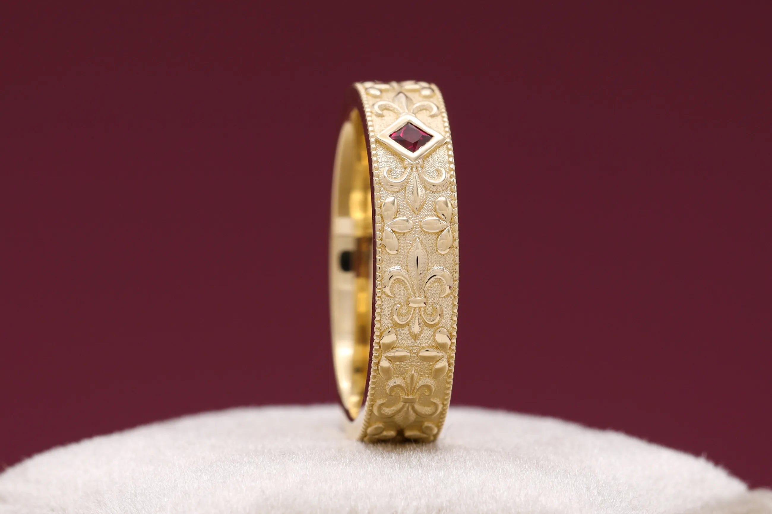 royal style wedding ring gift